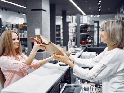 Perakende Sektörü İçin En İyi 10 CRM